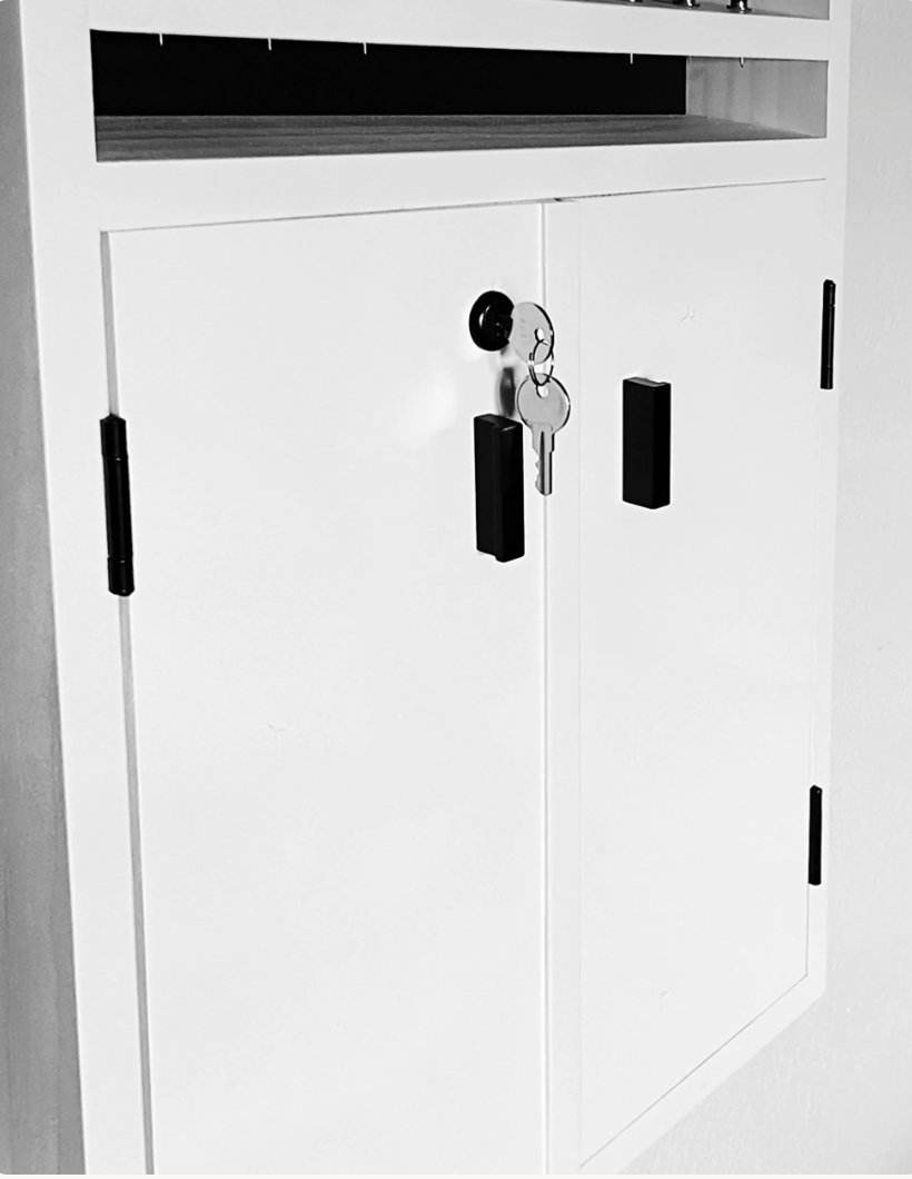 The Commander – Custom Dartboard Cabinet